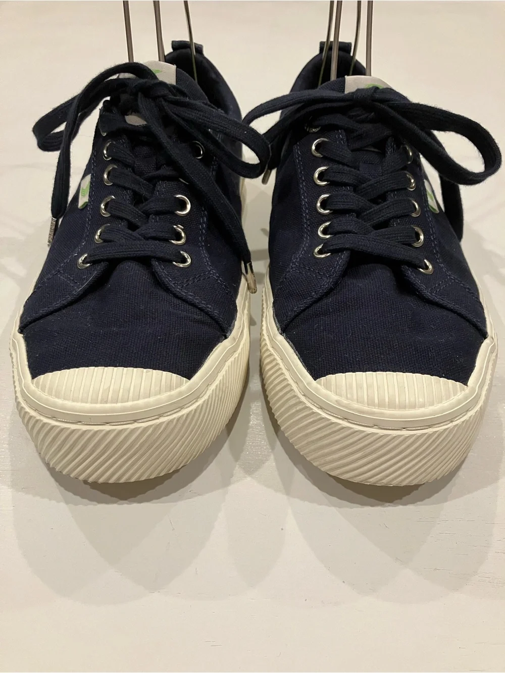 Cariuma | Navy Canvas Low-Top Sneakers